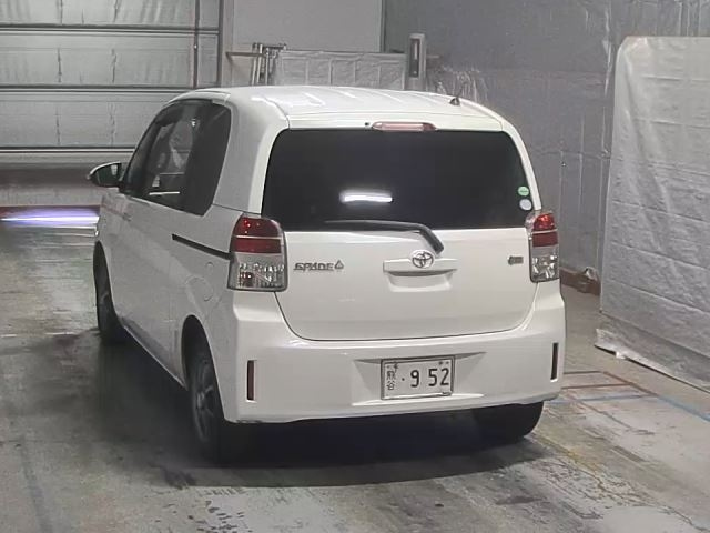 TOYOTA SPADE 2013