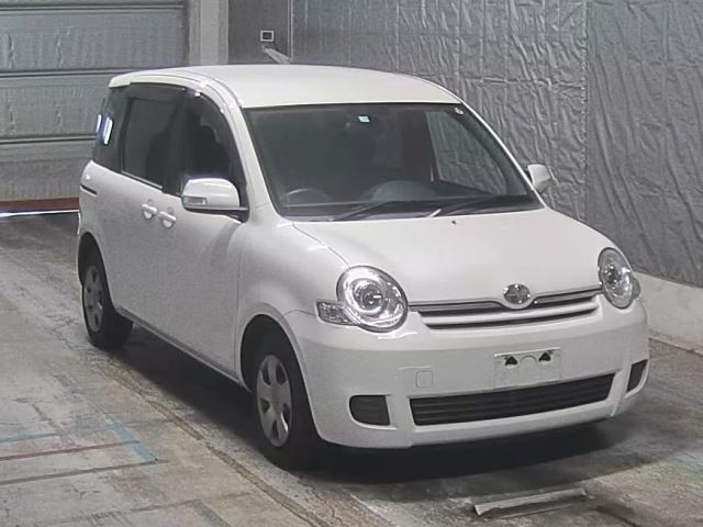 TOYOTA SIENTA 2013