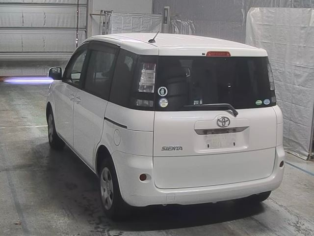 TOYOTA SIENTA 2013