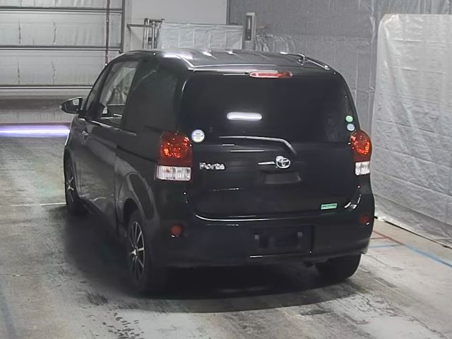 TOYOTA PORTE 2013