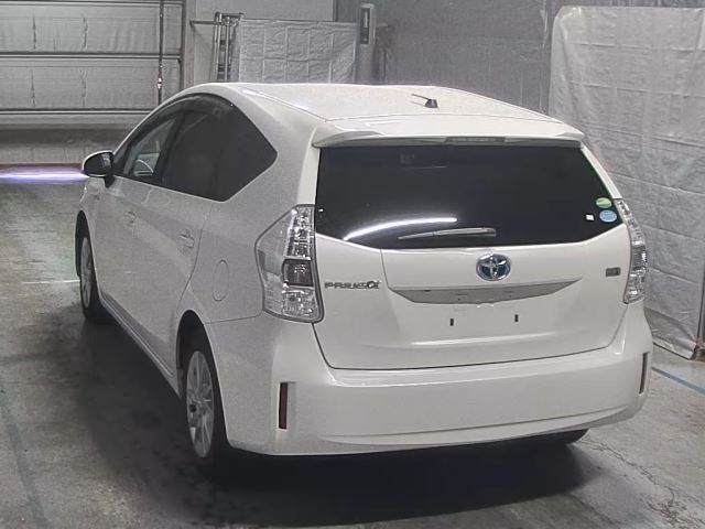 TOYOTA PRIUS ALPHA 2013