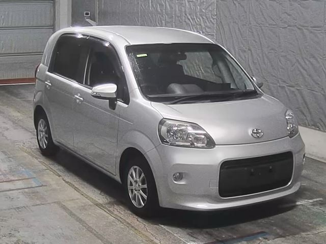 TOYOTA PORTE 2013