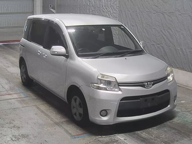 TOYOTA SIENTA 2013