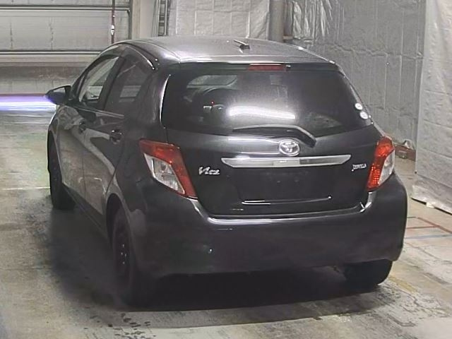 TOYOTA VITZ 2011