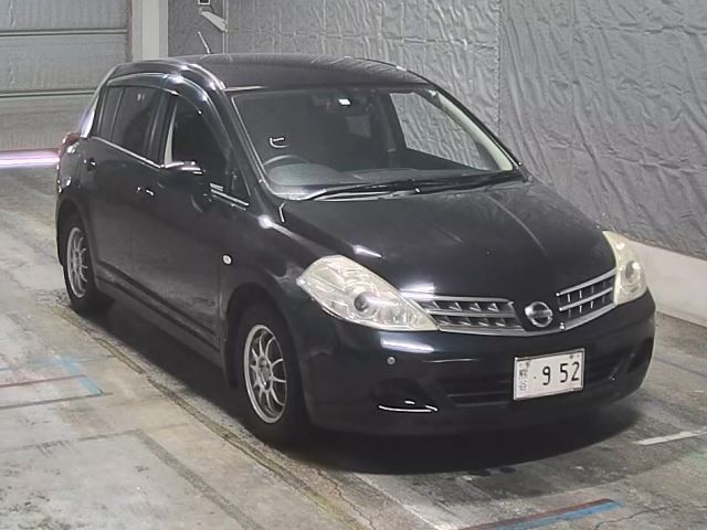 NISSAN TIIDA 2010