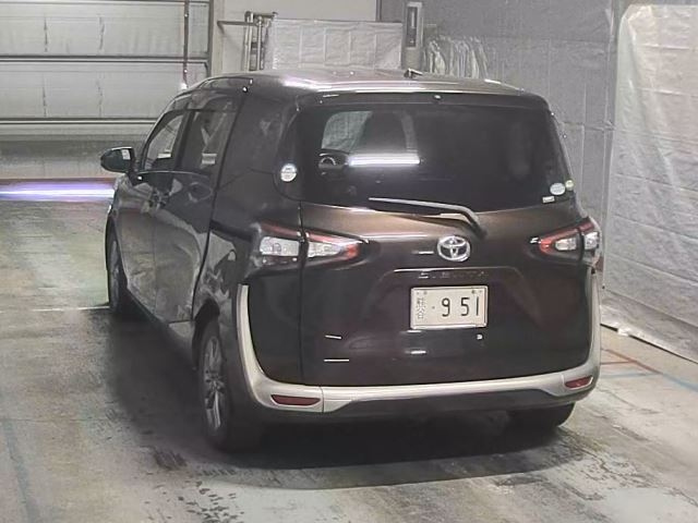 TOYOTA SIENTA 2016