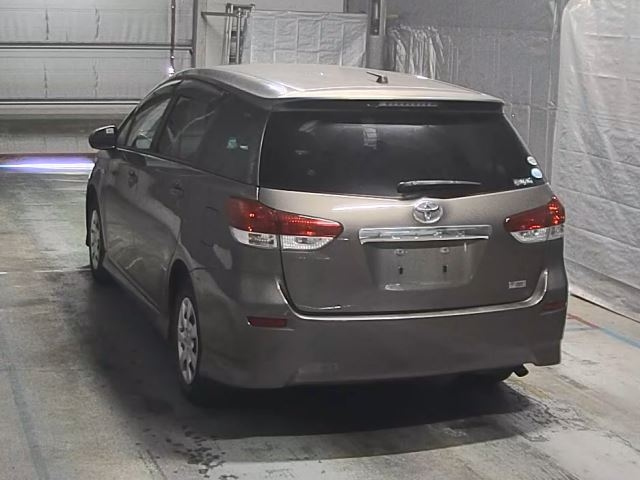 TOYOTA WISH 2010