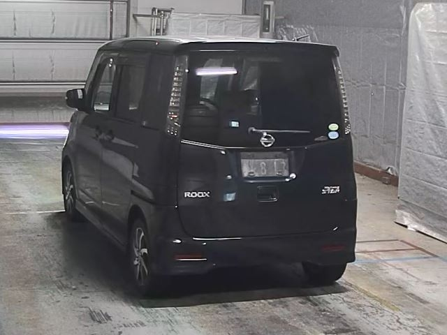 NISSAN ROOX 2010