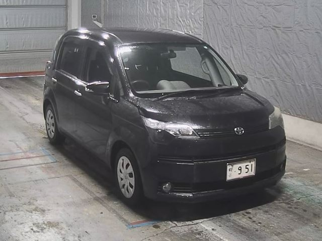 TOYOTA SPADE 2013
