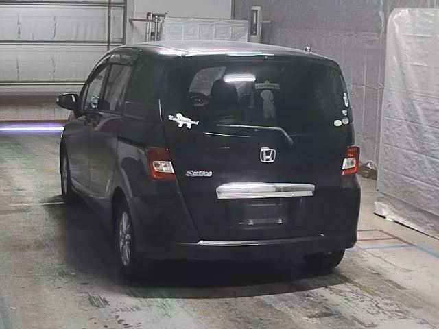 HONDA FREED SPIKE 2013