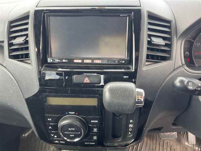 NISSAN ROOX 2011