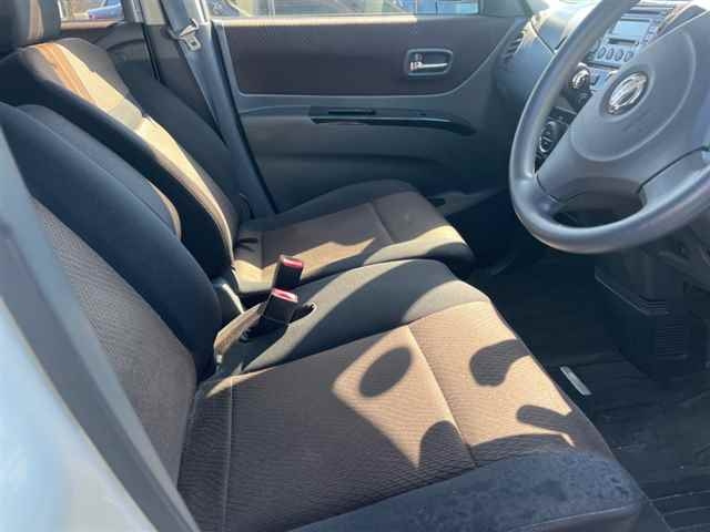 NISSAN ROOX 2011