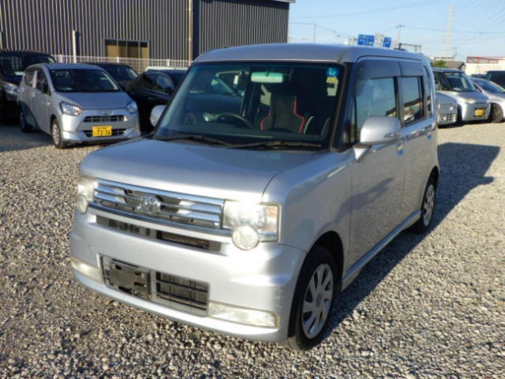 TOYOTA PIXIS SPACE 2011