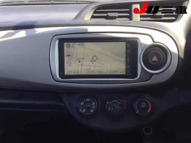 TOYOTA VITZ 2011