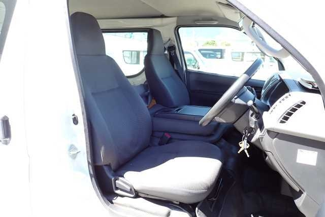 TOYOTA HIACE VAN 2012