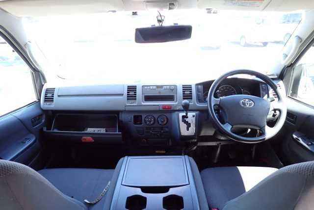TOYOTA HIACE VAN 2012