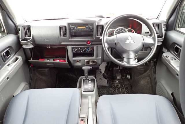 MITSUBISHI MINICAB VAN 2013