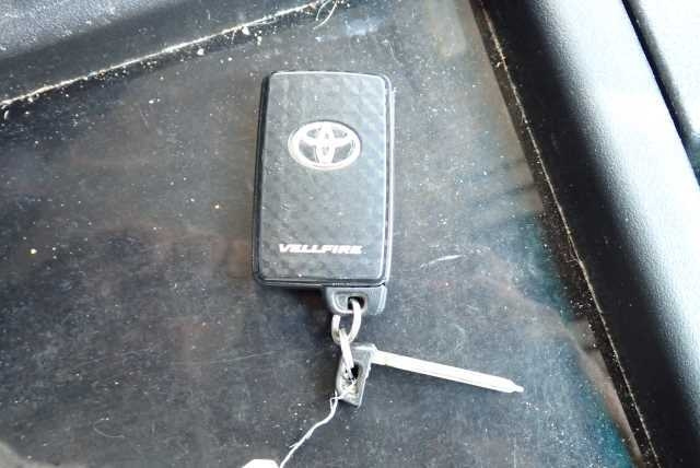 TOYOTA VELLFIRE 2013