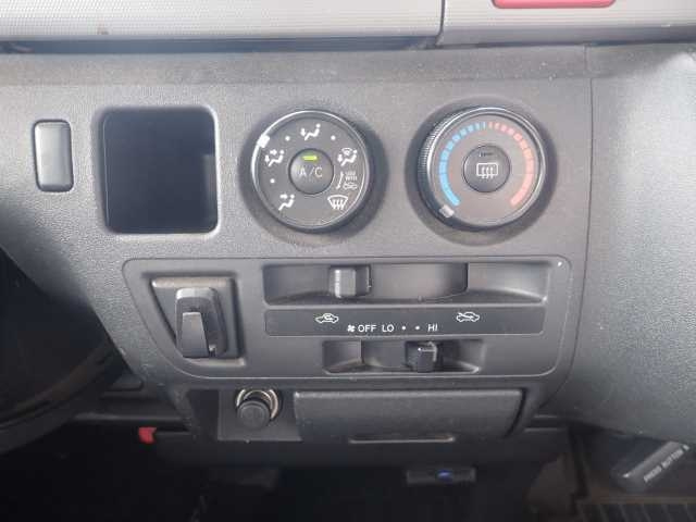 TOYOTA HIACE VAN 2013