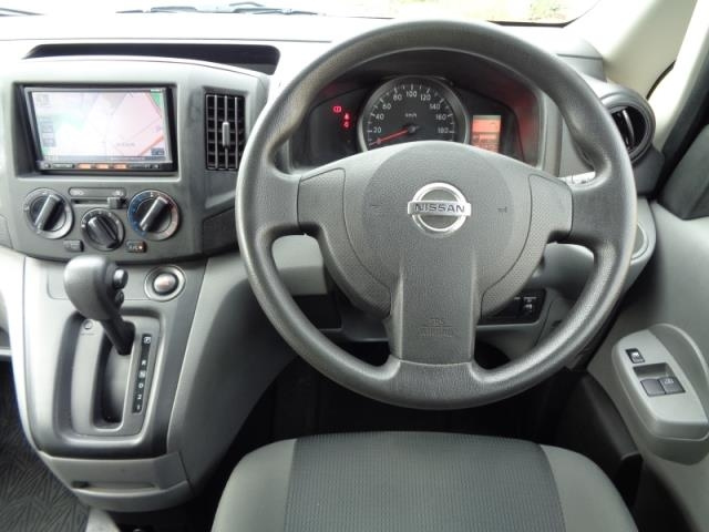 NISSAN NV200 2019