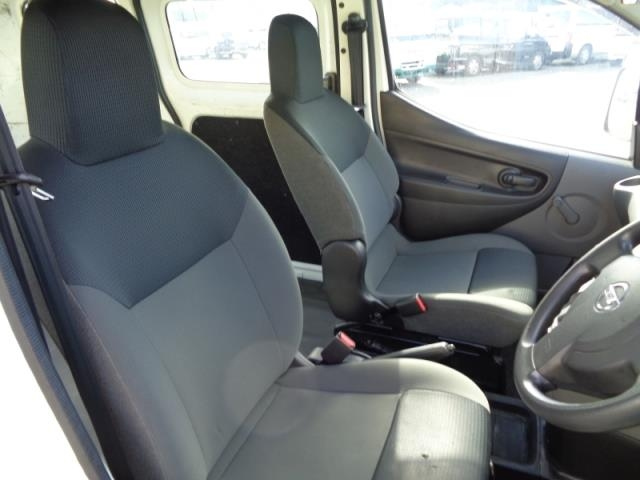 NISSAN NV200 2019