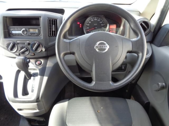 NISSAN NV200 2019