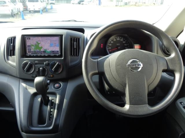 NISSAN NV200 2019