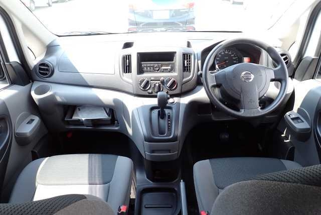 NISSAN NV200 2019