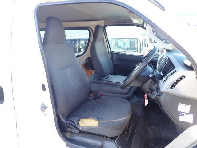 TOYOTA HIACE VAN 2012