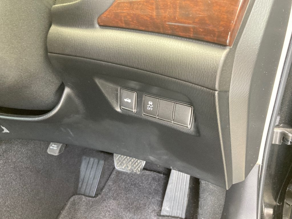 NISSAN FUGA 2013