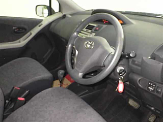 TOYOTA VITZ 2010