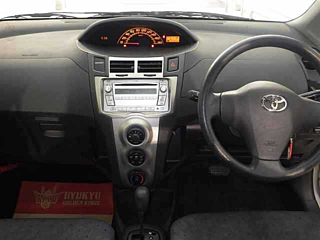 TOYOTA VITZ 2010