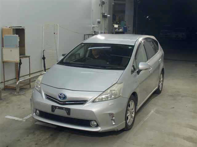 TOYOTA PRIUS ALPHA 2011