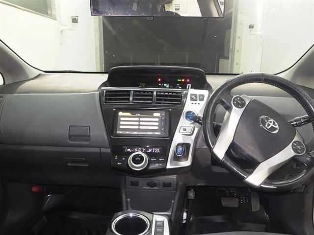 TOYOTA PRIUS ALPHA 2011