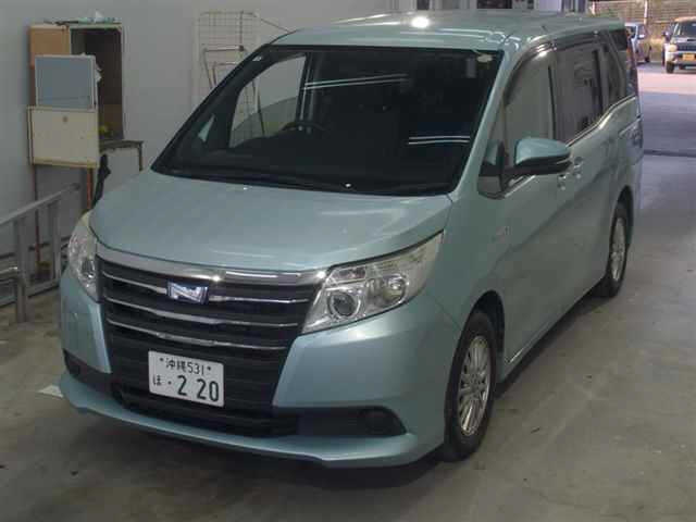 TOYOTA NOAH 2014