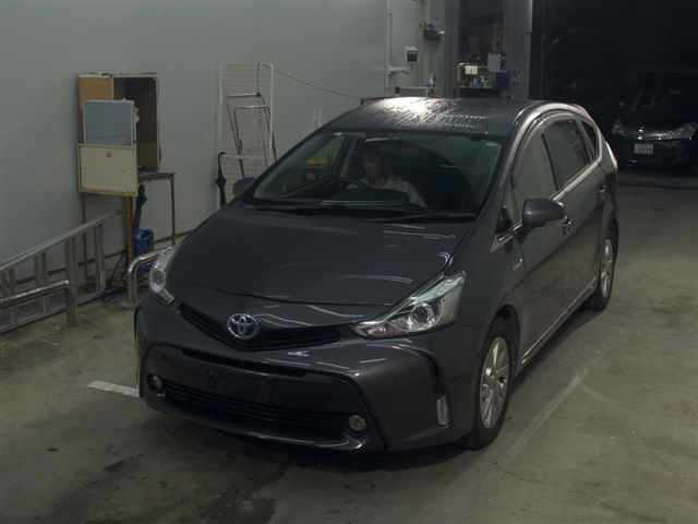 TOYOTA PRIUS ALPHA 2015