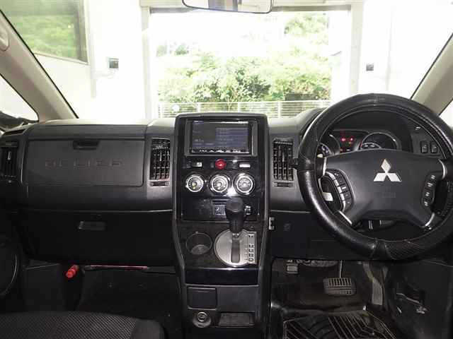 MITSUBISHI DELICA D5 2013