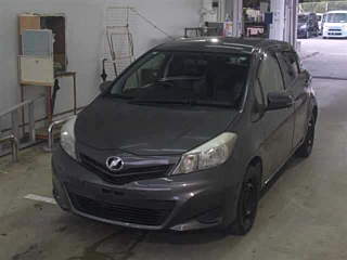 TOYOTA VITZ 2013