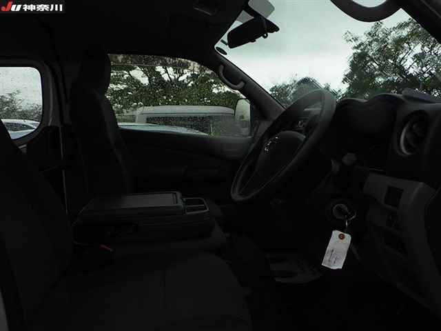 NISSAN CARAVAN VAN 2018