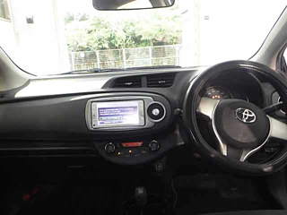TOYOTA VITZ 2012