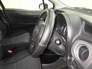 TOYOTA VITZ 2012