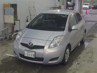 TOYOTA VITZ 2010