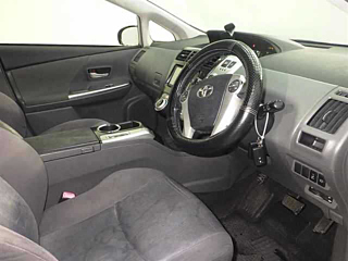 TOYOTA PRIUS ALPHA 2012