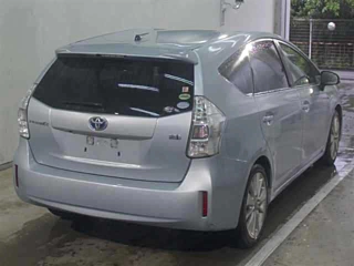 TOYOTA PRIUS ALPHA 2012