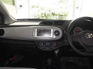 TOYOTA VITZ 2011