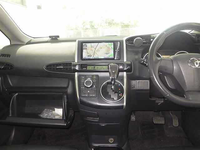 TOYOTA WISH 2010