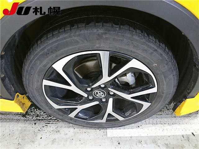 TOYOTA C-HR 2017