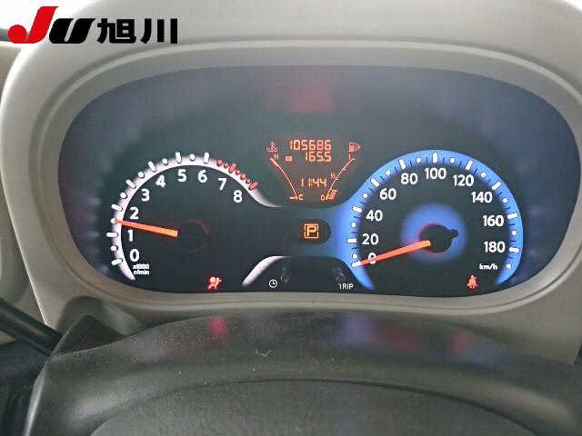 NISSAN CUBE 2010