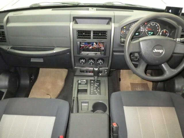 CHRYSLER JEEP CHEROKEE 2010