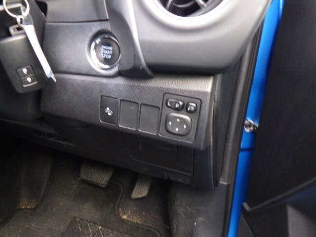 TOYOTA AURIS 2016